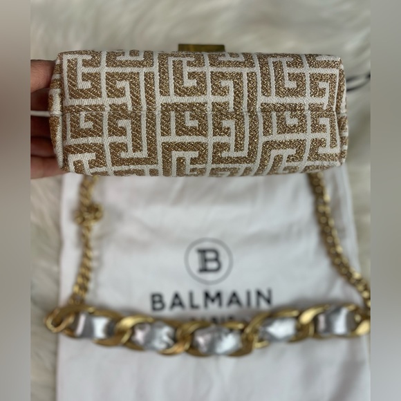 Balmain
1945 Mini Monogram Jacquard Shoulder Bag - Picture 4 of 6